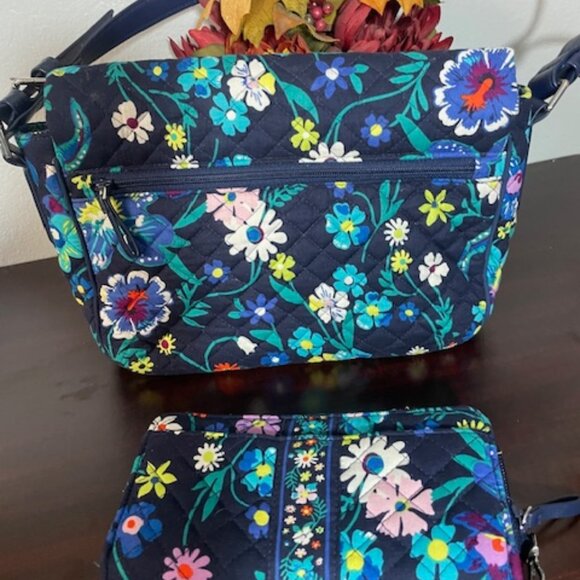 Vera Bradley shoulder bag with matching wallet - Picture 2 of 9